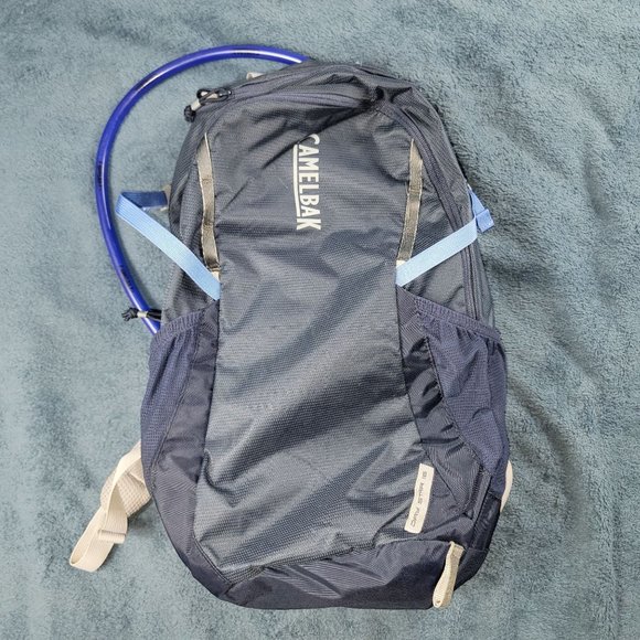 Camelbak Daystar 16 Hydration Backpack 2.5L Reservoir Mesh Back Hiking Camping - Picture 1 of 16